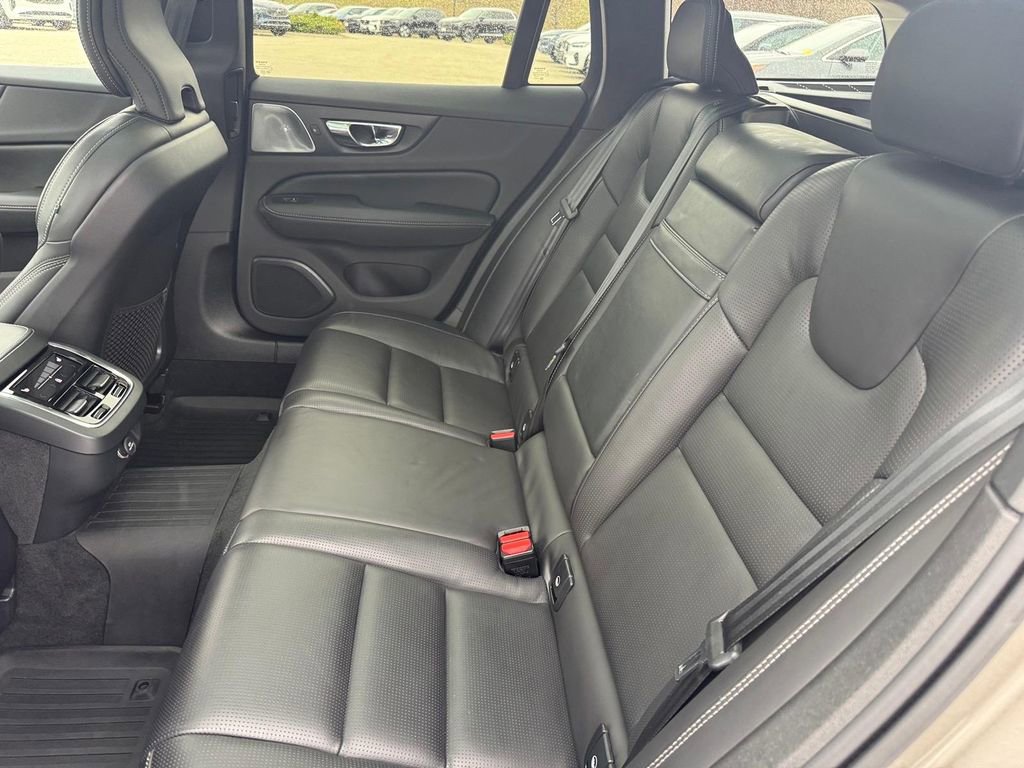 Used 2020 Volvo V60 T5 Cross Country w/ Protection Package image 9
