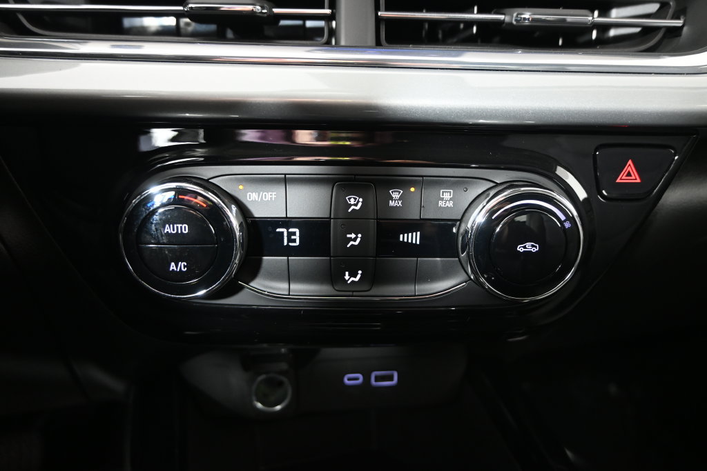 Used 2025 Chevrolet Trax LT FWD image 30