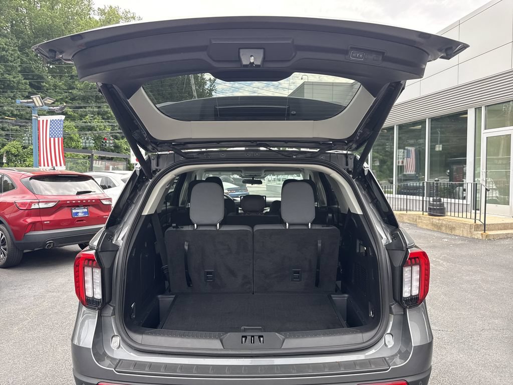 Used 2025 Ford Explorer Active AWD/4WD image 32