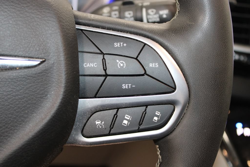 Used 2024 Chrysler Pacifica Touring-L FWD image 23
