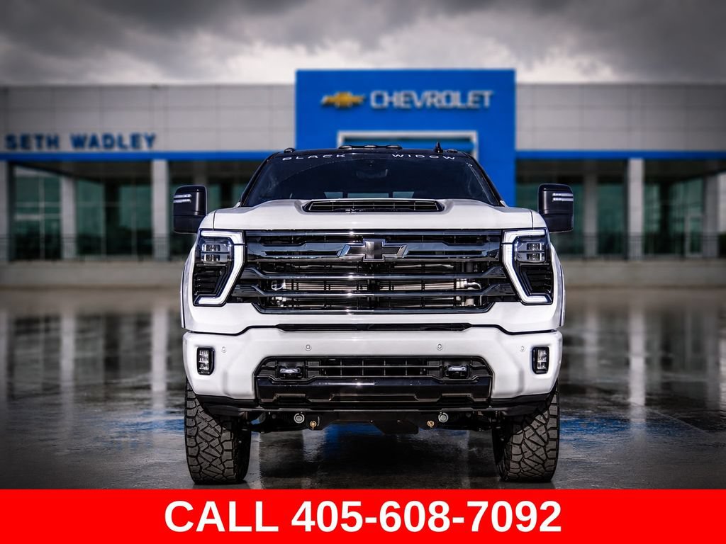 Used 2025 Chevrolet Silverado 3500 High Country w/ High Country Premium Package AWD/4WD image 2