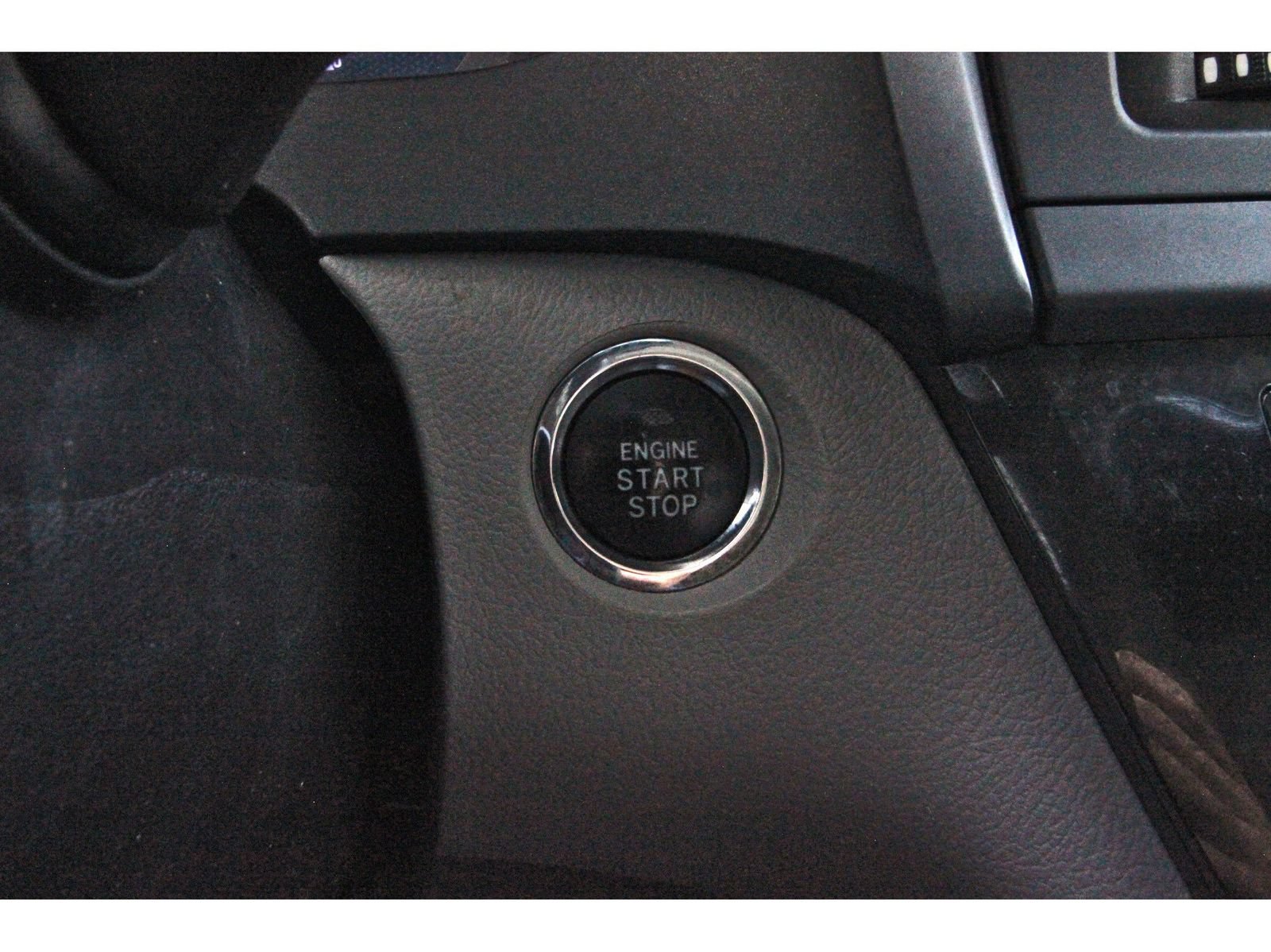 Used 2019 Toyota Sienna XLE w/ XLE Navigation Package FWD image 24