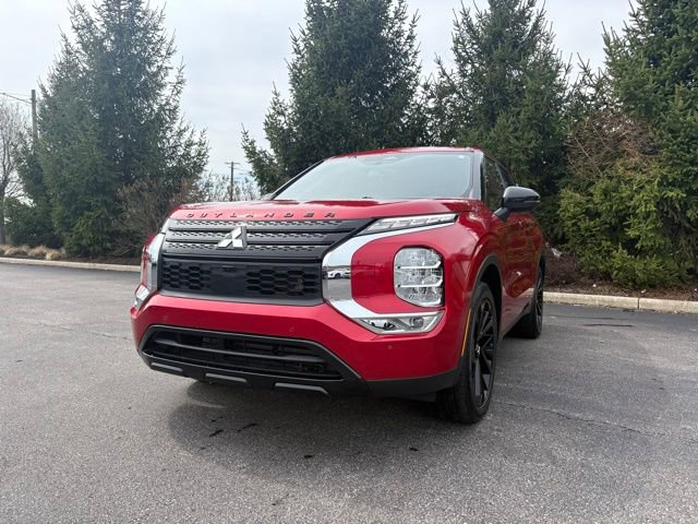 Used 2024 Mitsubishi Outlander AWD image 1