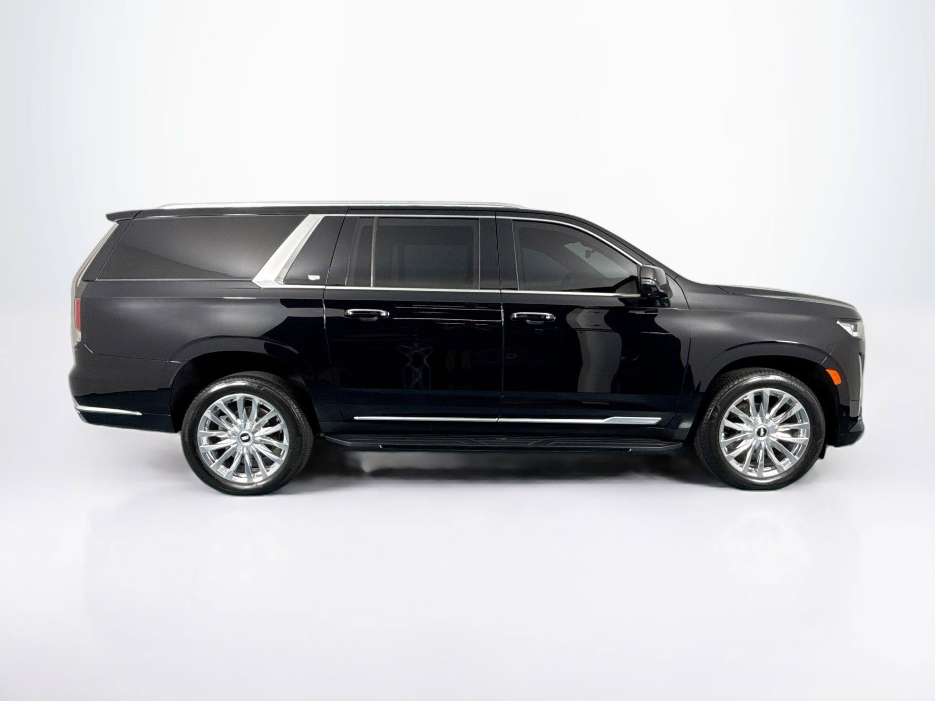 Used 2023 Cadillac Escalade ESV Premium Luxury w/ LPO, Floor Liner Package AWD/4WD image 4