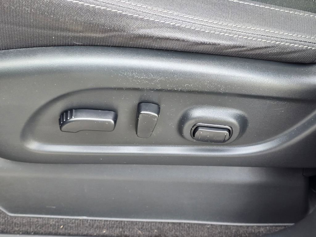 Used 2021 Nissan Titan SV w/ SV Convenience Package image 25