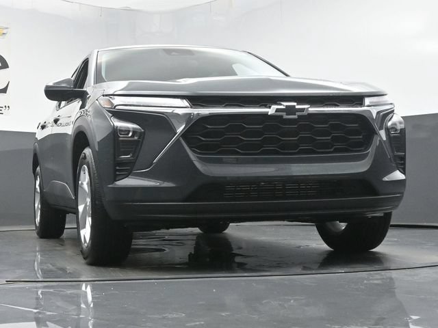 New 2026 Chevrolet Trax LS w/ LS Convenience Package FWD image 3