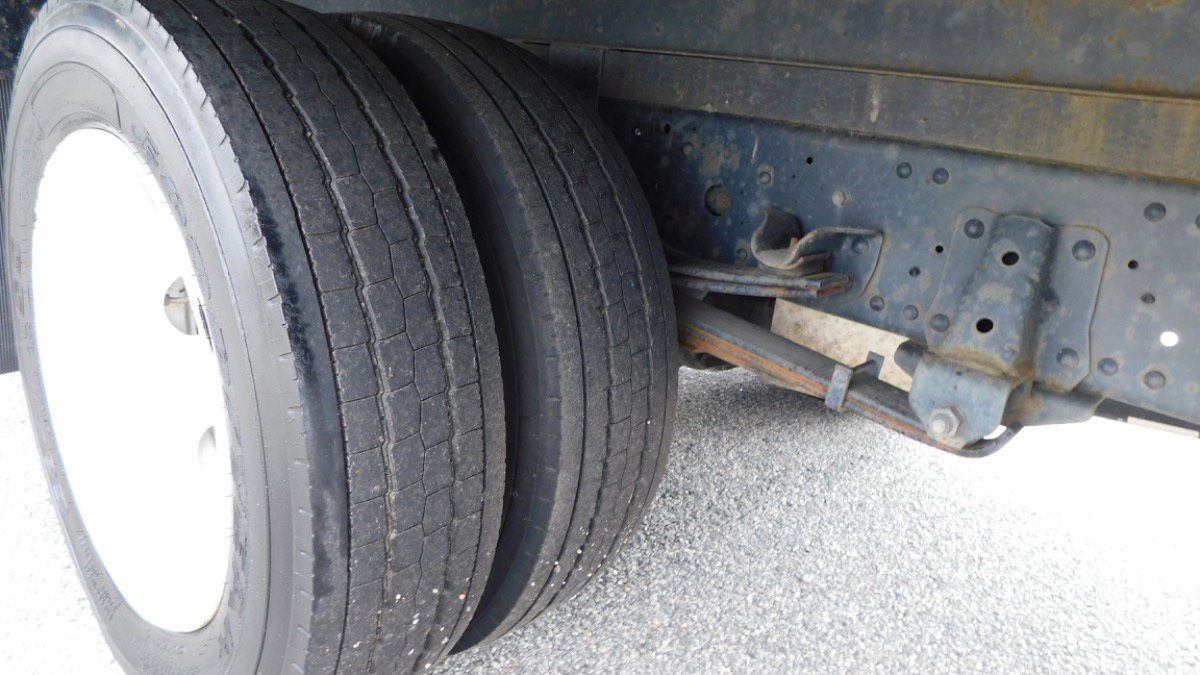 Used 2020 Isuzu NPR image 27