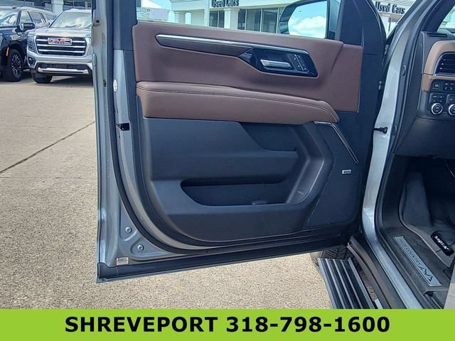 Used 2025 Chevrolet Tahoe High Country AWD/4WD image 23