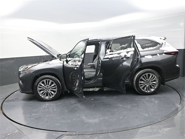 Used 2024 Toyota Highlander Platinum image 38