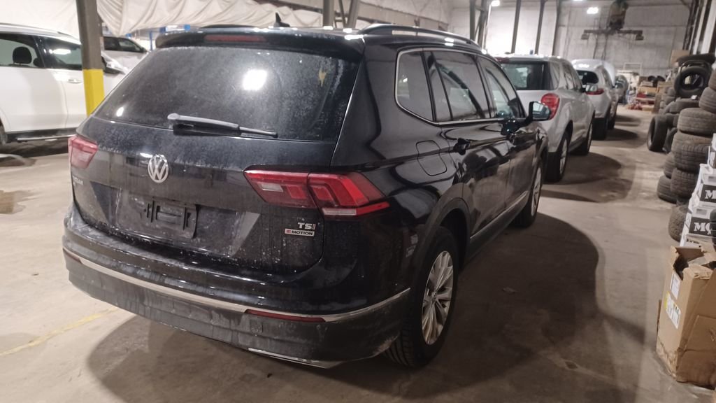 Used 2018 Volkswagen Tiguan SE w/ Panoramic Sunroof Package image 2