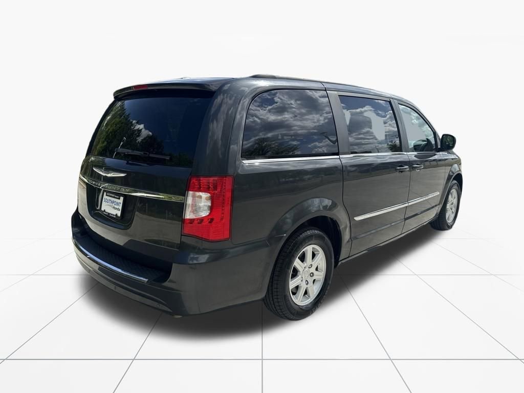 Used 2012 Chrysler Town & Country Touring image 6