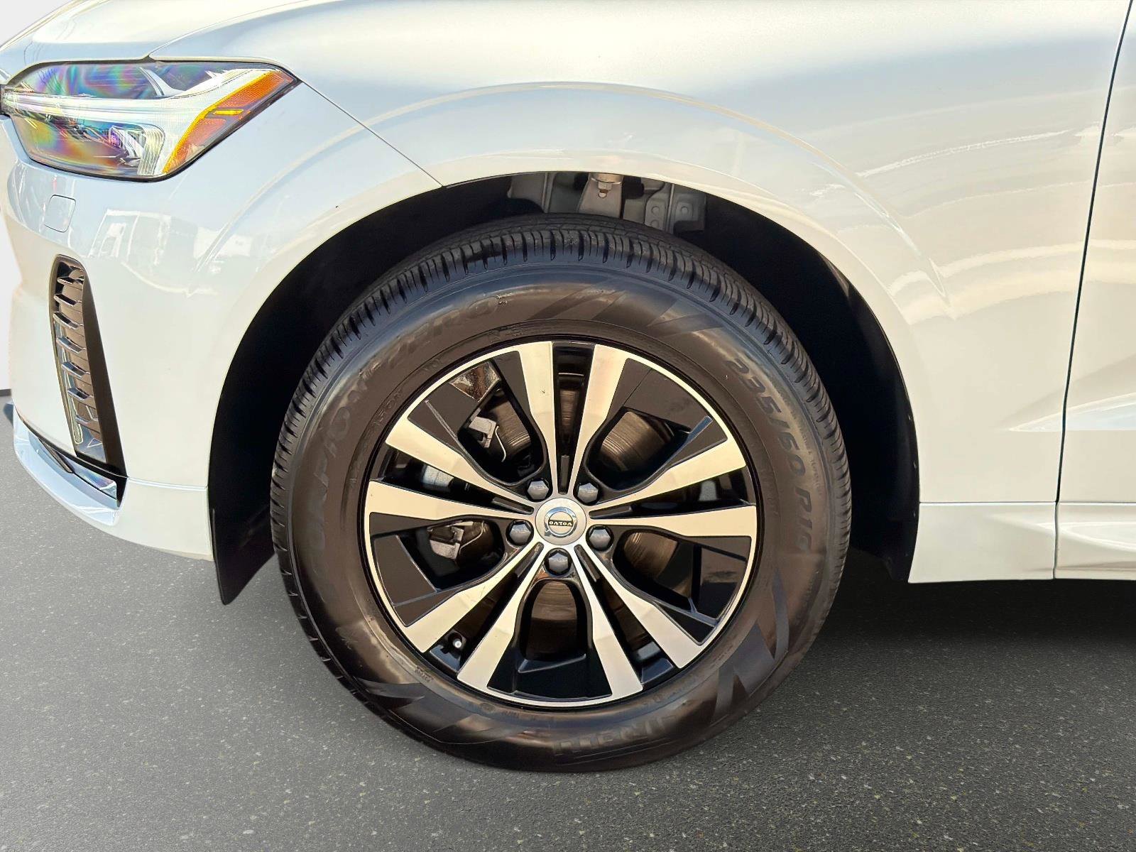 Certified 2025 Volvo XC60 B5 Core image 10