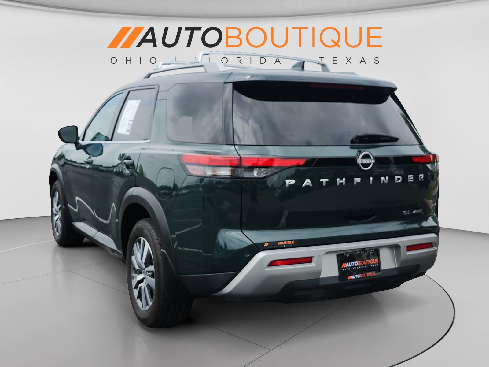 Used 2023 Nissan Pathfinder SL AWD/4WD image 3