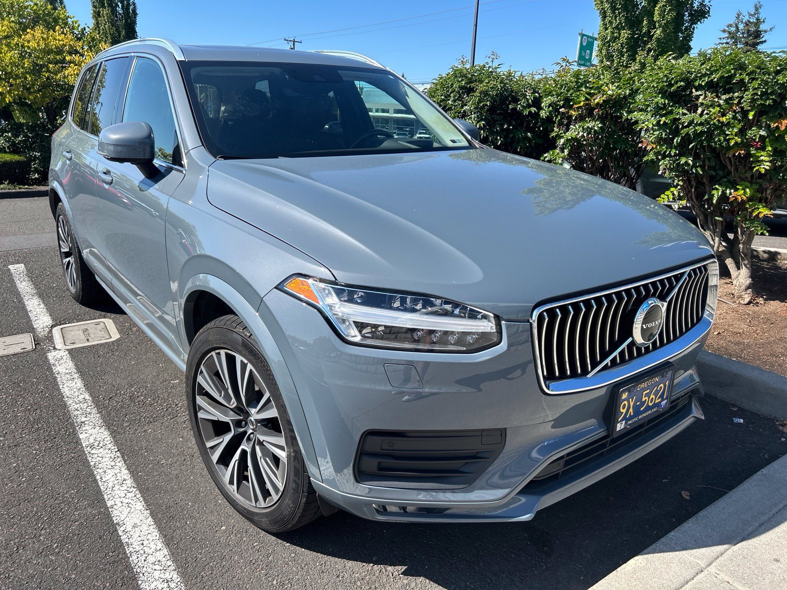 Used 2021 Volvo XC90 T5 Momentum w/ Advanced Package AWD/4WD image 3