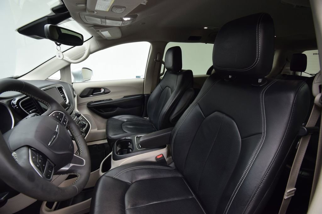Used 2022 Chrysler Pacifica Touring-L image 20