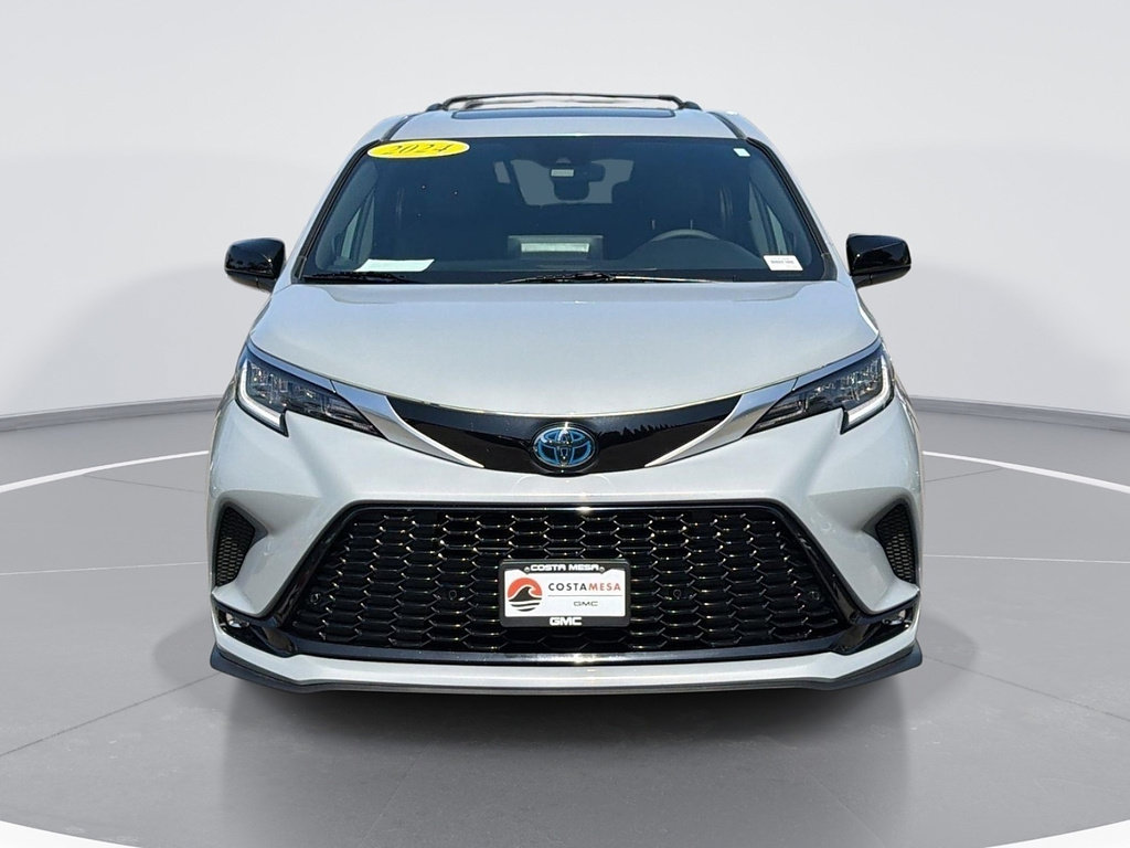 Used 2024 Toyota Sienna XSE w/ XSE Plus Package FWD image 2