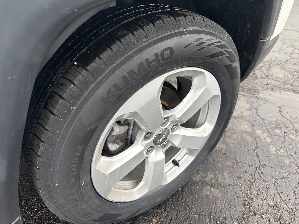 Used 2020 Jeep Compass Latitude w/ Cold Weather Group FWD image 34