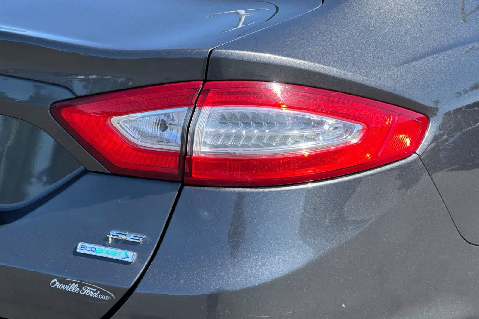 Used 2016 Ford Fusion SE FWD image 29