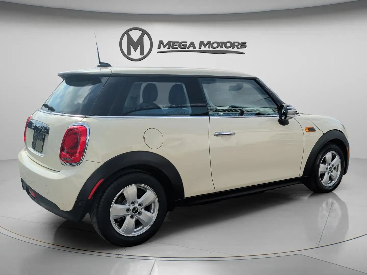 Used 2019 MINI Cooper 2-Door Hardtop FWD image 8