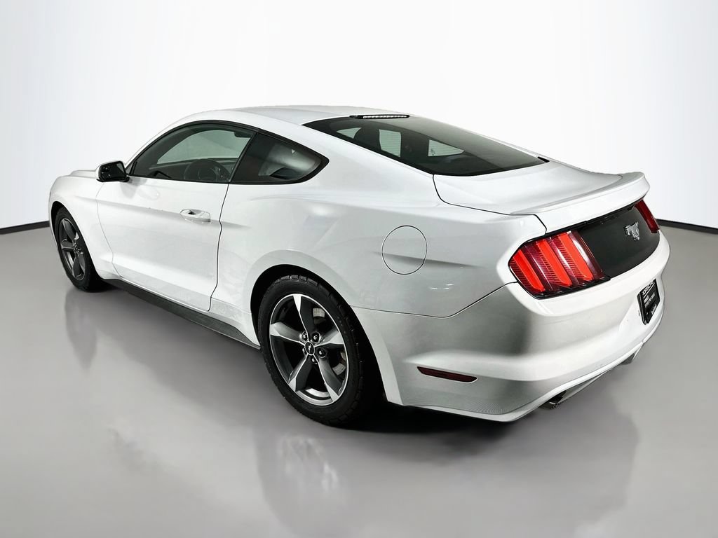 Used 2016 Ford Mustang Coupe RWD image 3