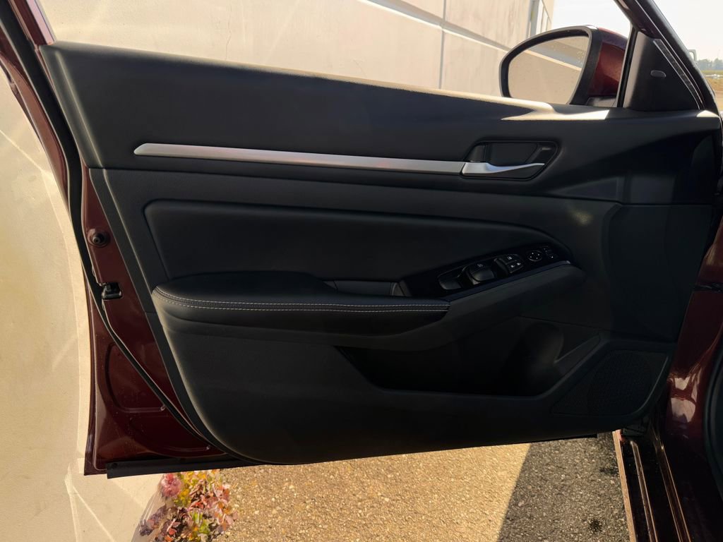 Used 2023 Nissan Altima 2.5 SV image 10