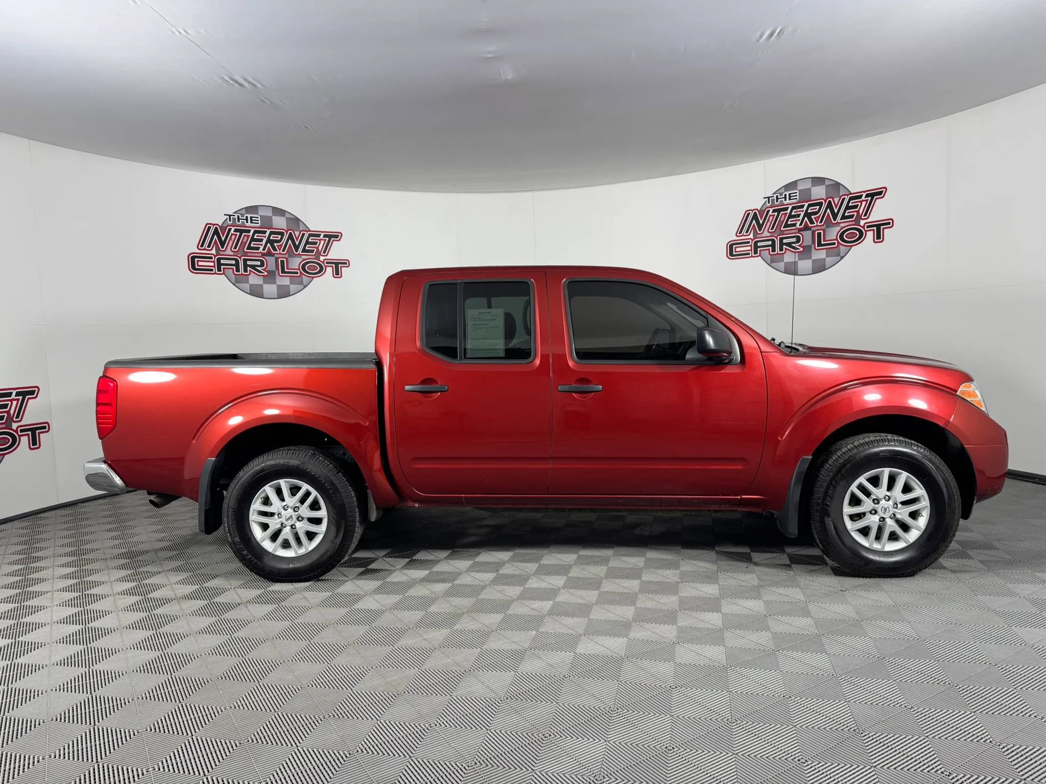 Used 2018 Nissan Frontier SV image 8