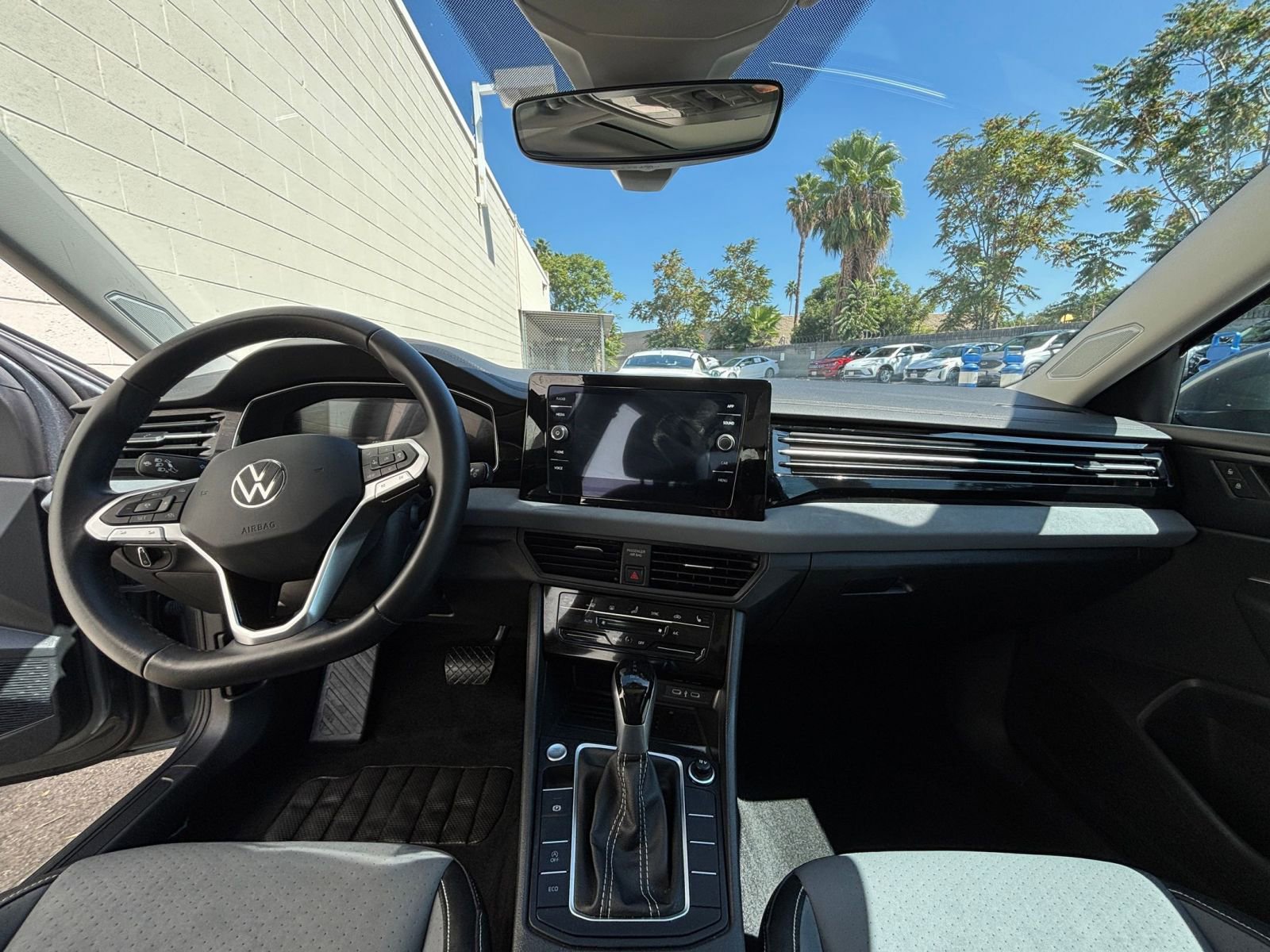 Used 2025 Volkswagen Jetta SE image 33