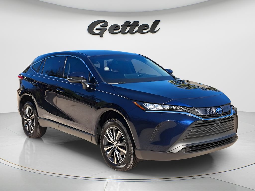 Used 2022 Toyota Venza LE video 2