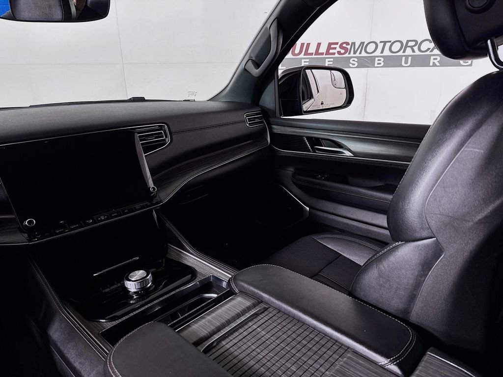 Used 2024 Jeep Wagoneer L Series II w/ Flexible Seating Group image 23