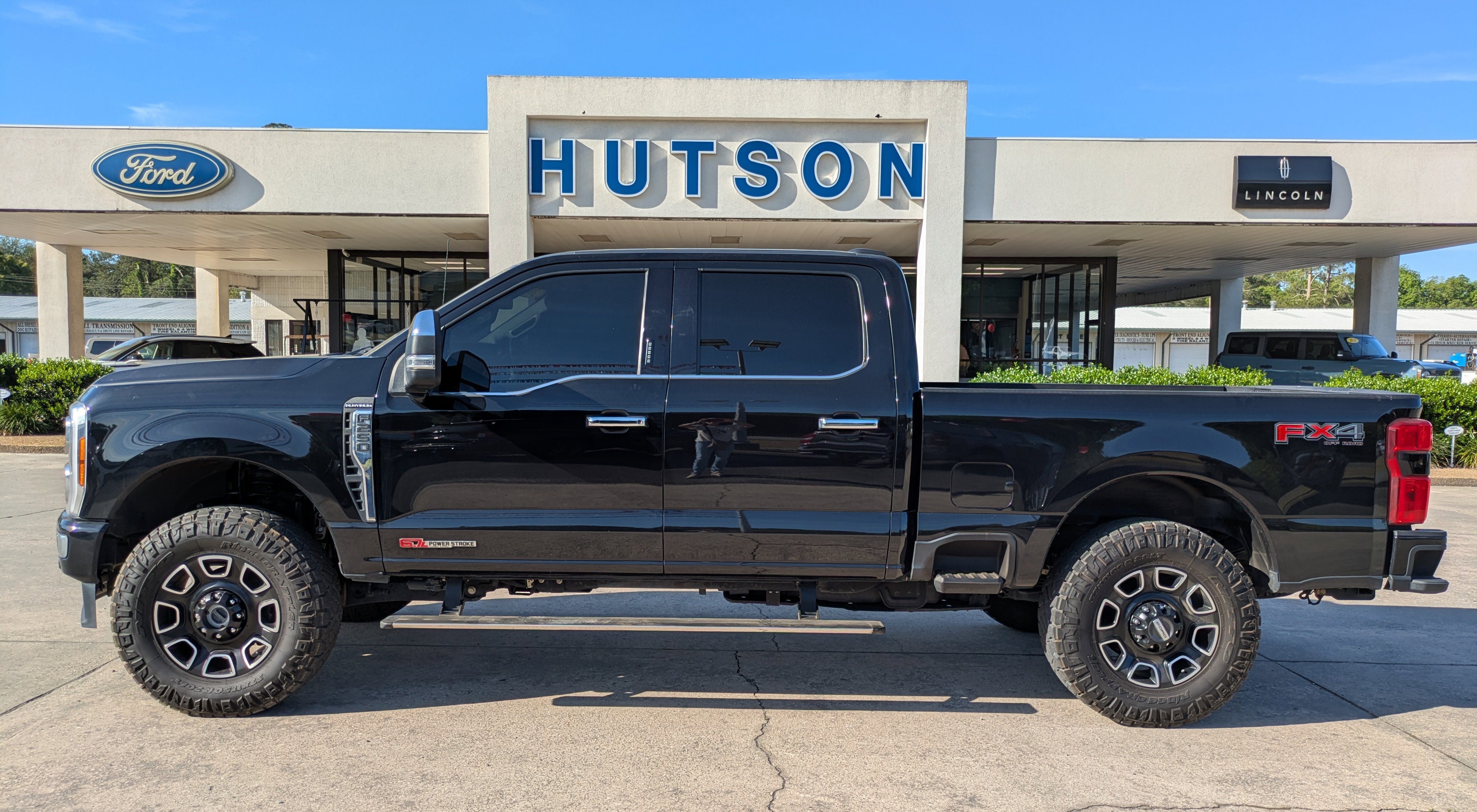 Used 2023 Ford F250 Platinum image 1