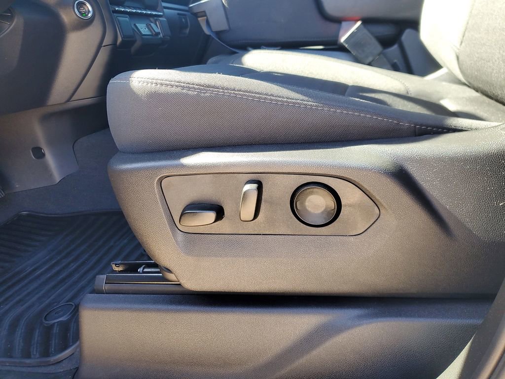 Used 2025 Chevrolet Silverado 1500 Custom image 14