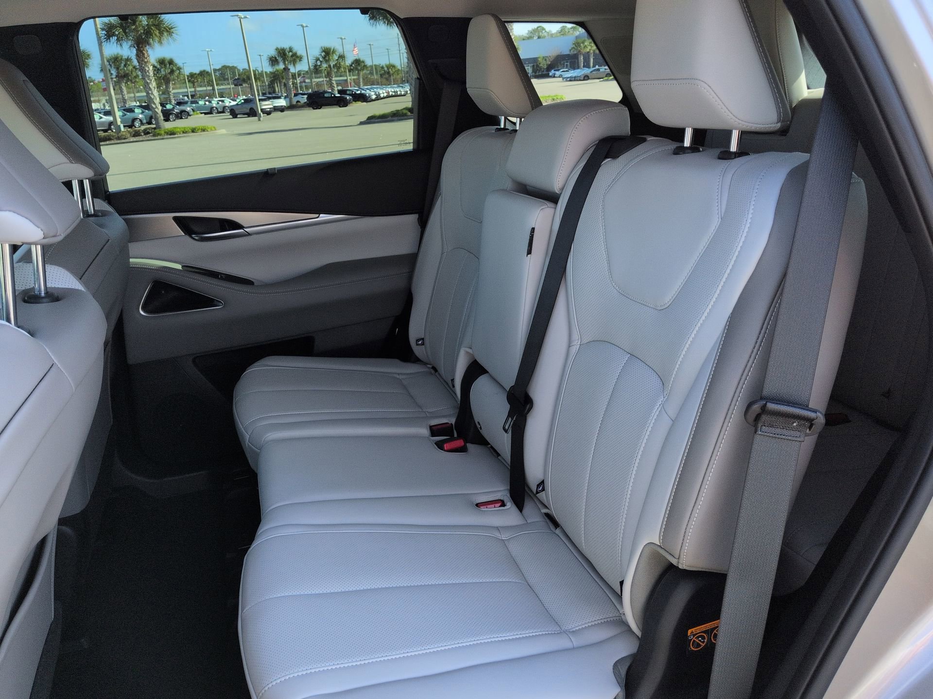 New 2026 INFINITI QX60 Luxe w/ Cargo Package FWD image 15