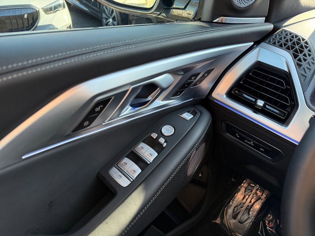 Certified 2026 BMW XM Label Red image 30