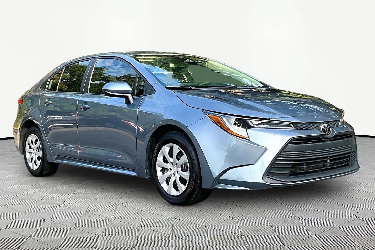 Certified 2025 Toyota Corolla LE w/ Convenience Package FWD image 3