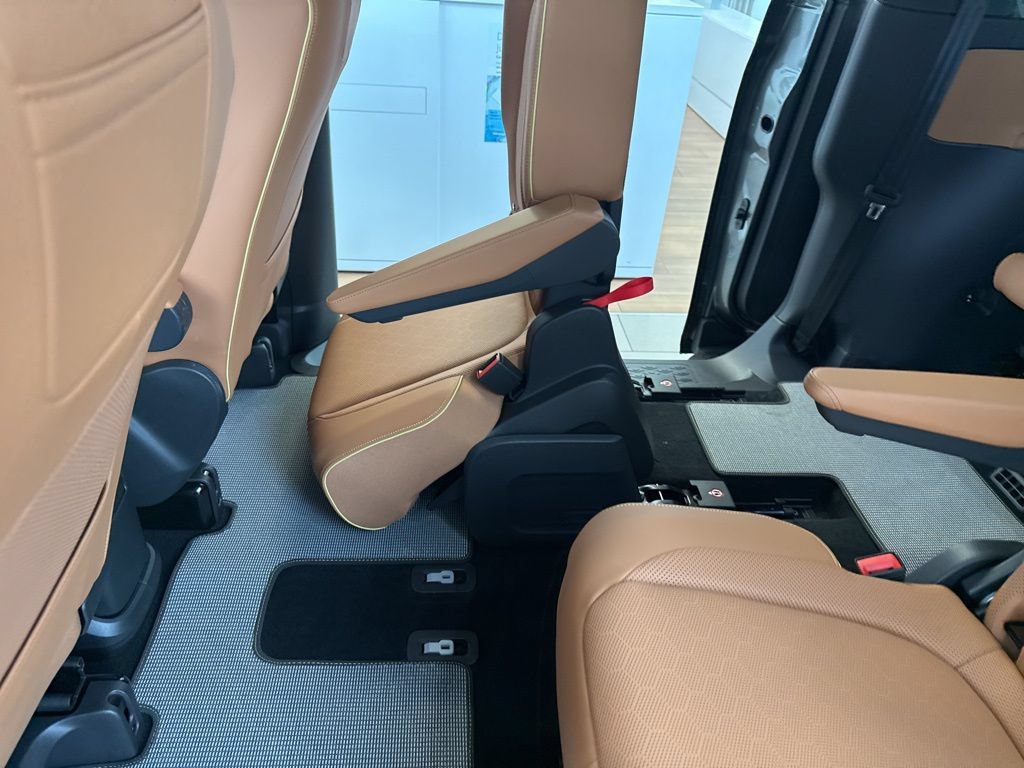 New 2025 Volkswagen ID. Buzz Pro S Plus AWD/4WD image 15