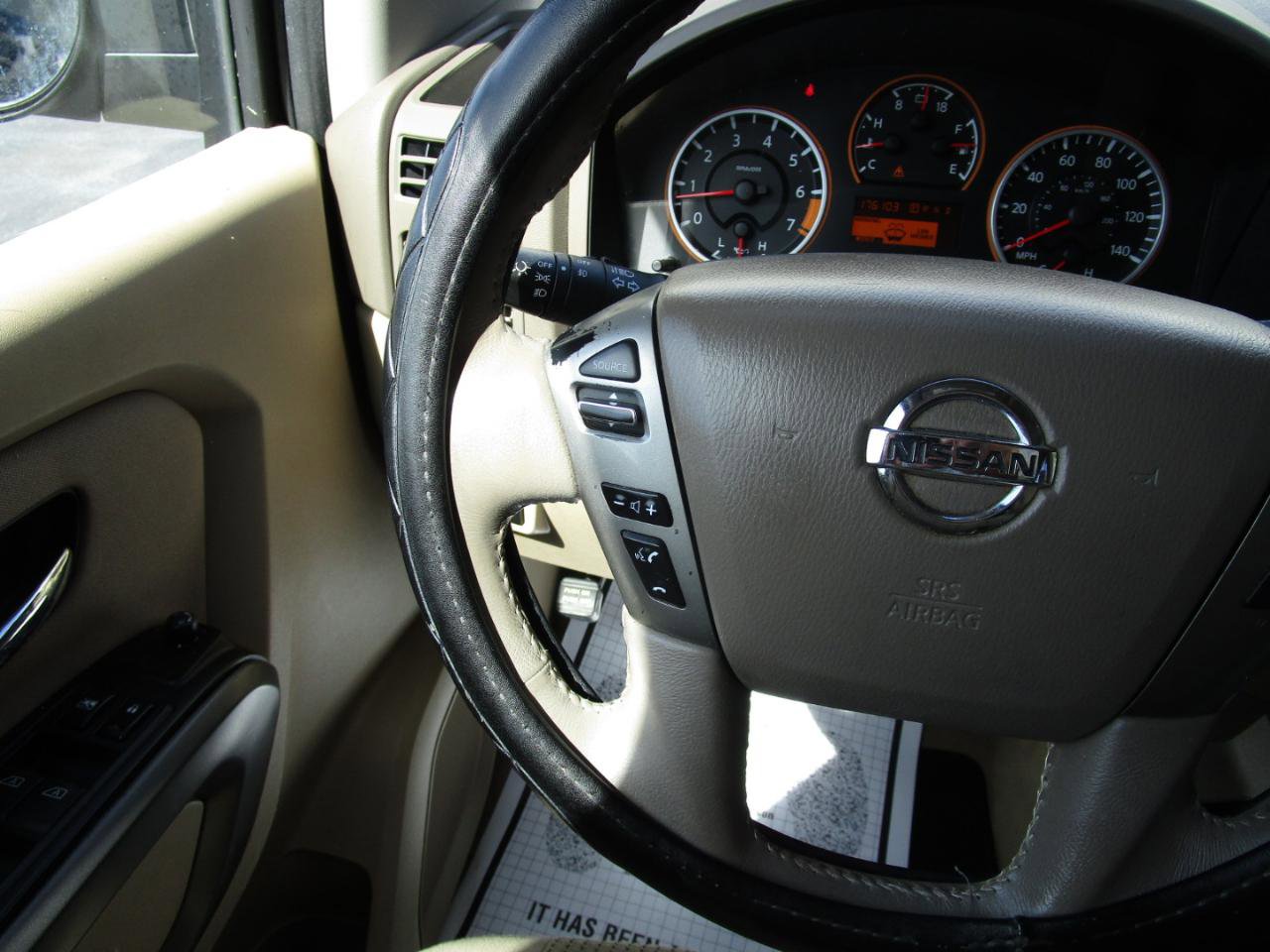 Used 2015 Nissan Titan SV image 13