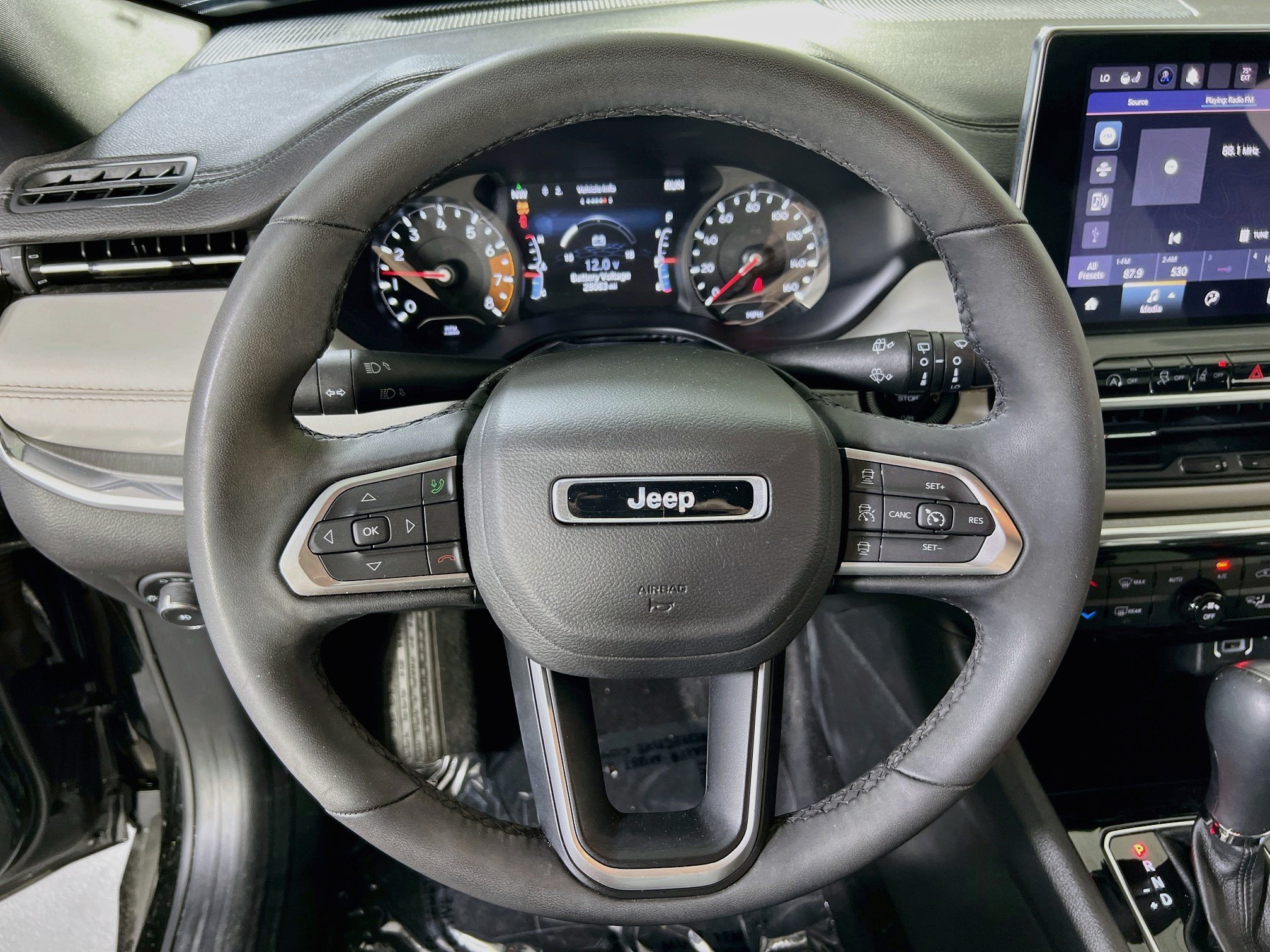 Used 2023 Jeep Compass Limited w/ Sun and Sound Group AWD/4WD image 11