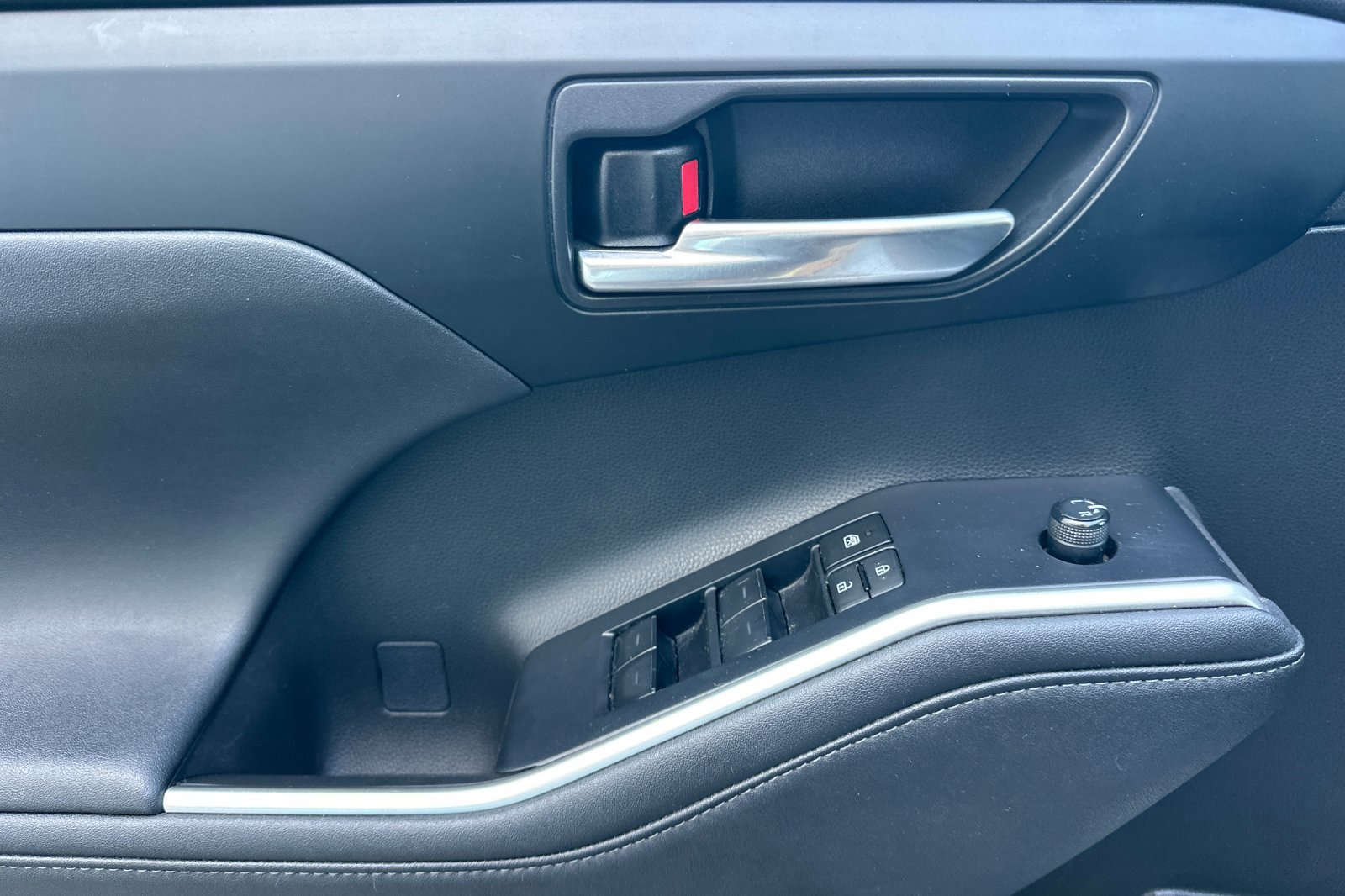 Used 2023 Toyota Highlander XLE image 11