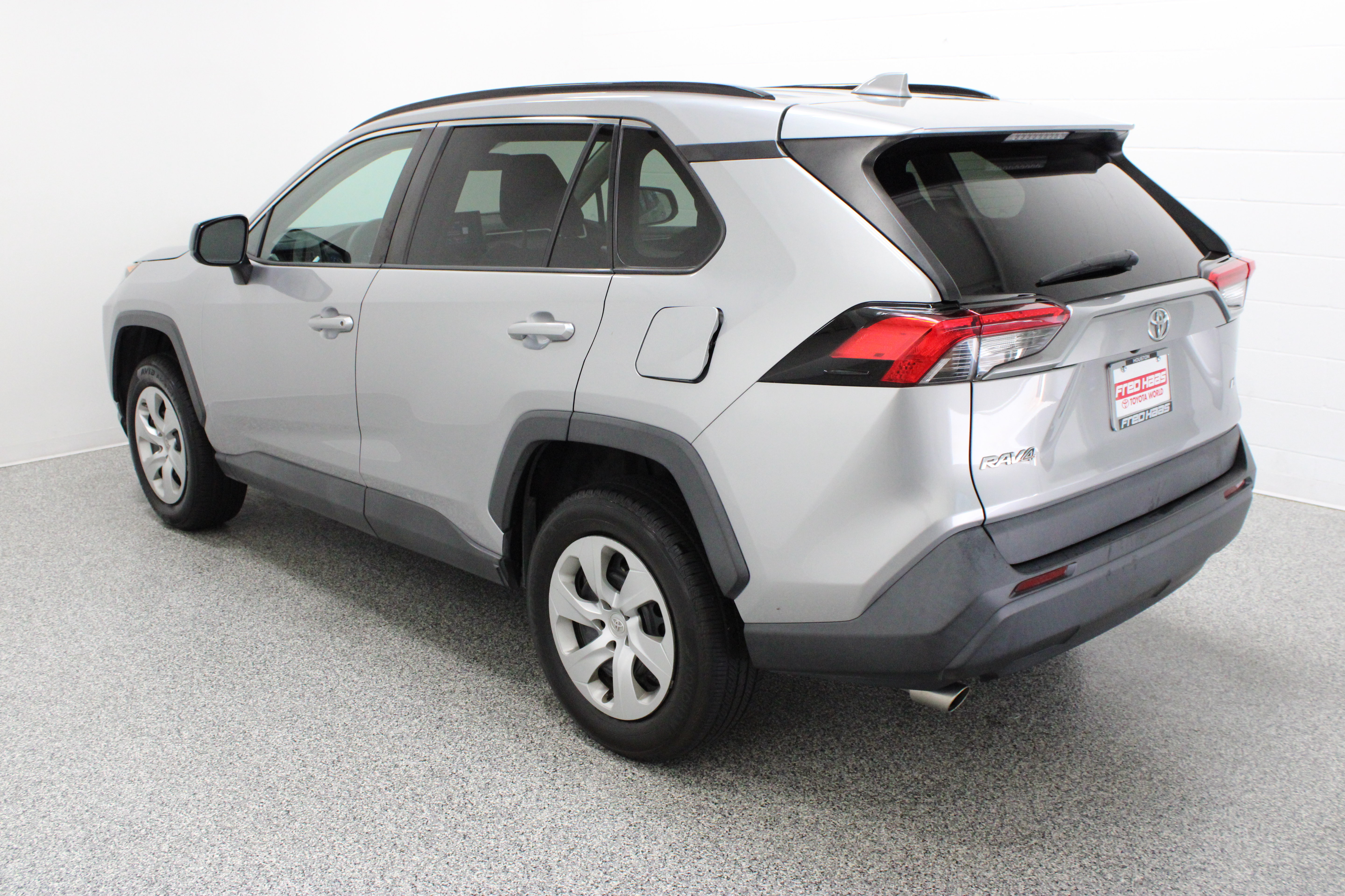 Used 2021 Toyota RAV4 LE FWD image 9