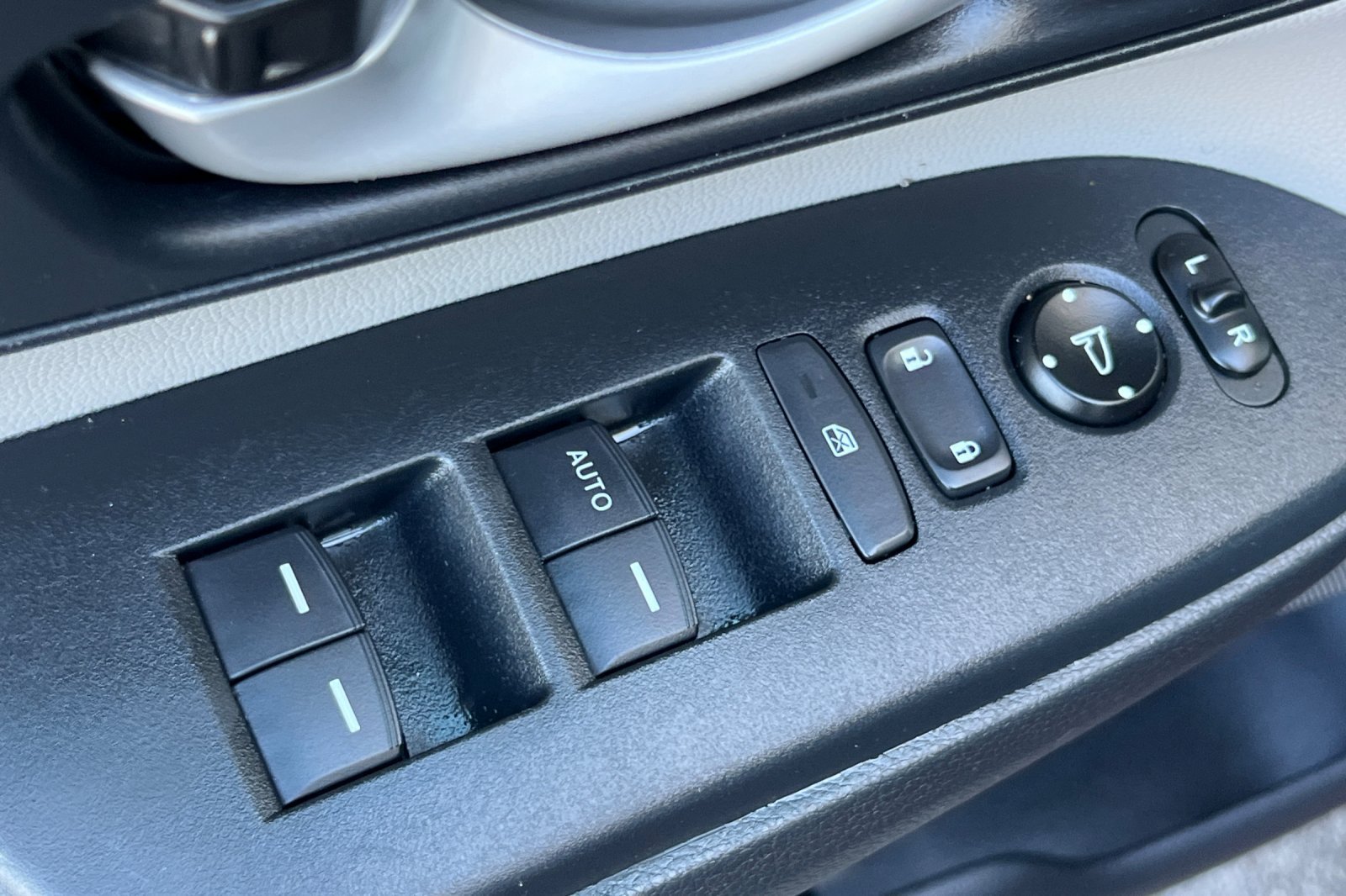 Used 2019 Honda CR-V LX image 12
