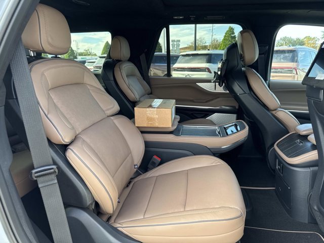 New 2025 Lincoln Navigator Black Label image 22