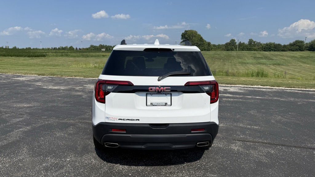 Used 2023 GMC Acadia SLT w/ Elevation Edition image 6