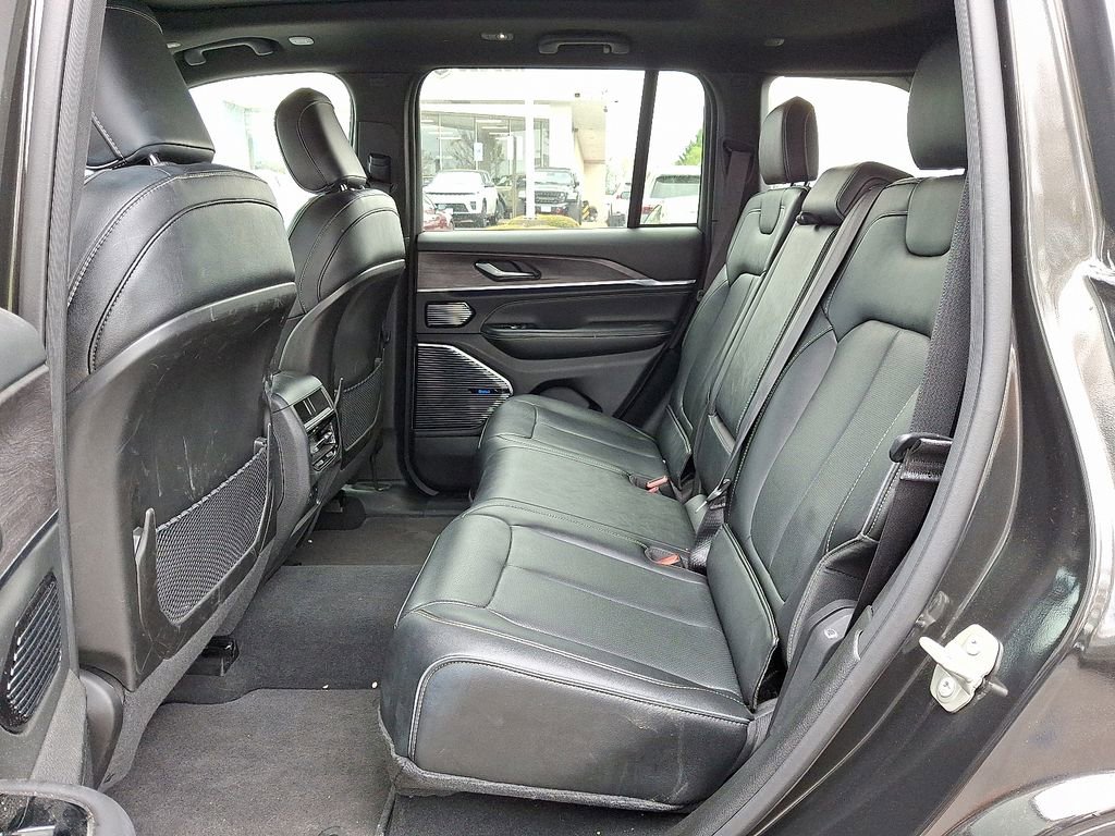 Used 2023 Jeep Grand Cherokee Overland image 8