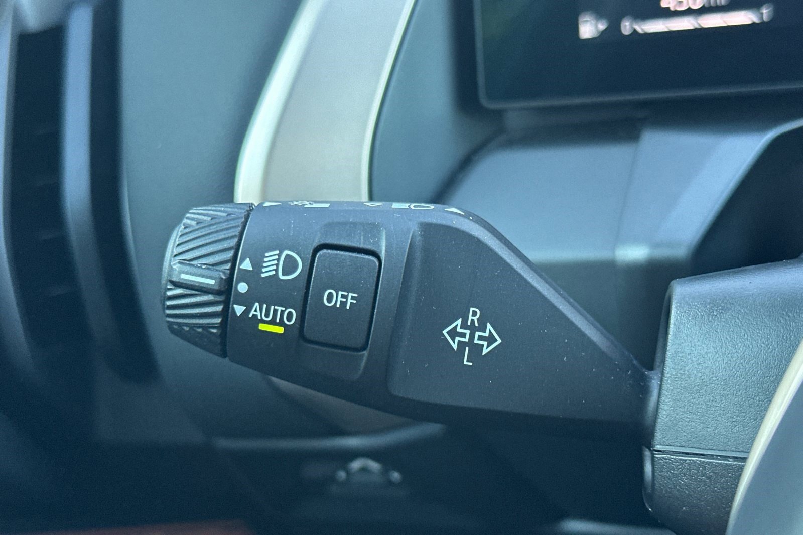 Used 2025 BMW X3 xDrive30i w/ Premium Package image 33