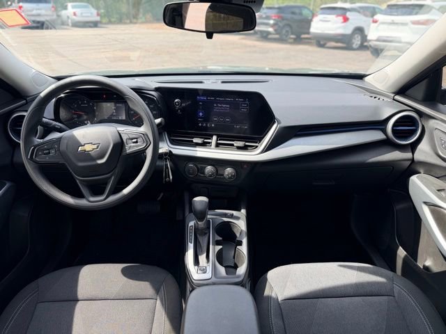 Certified 2025 Chevrolet Trax LS FWD image 18