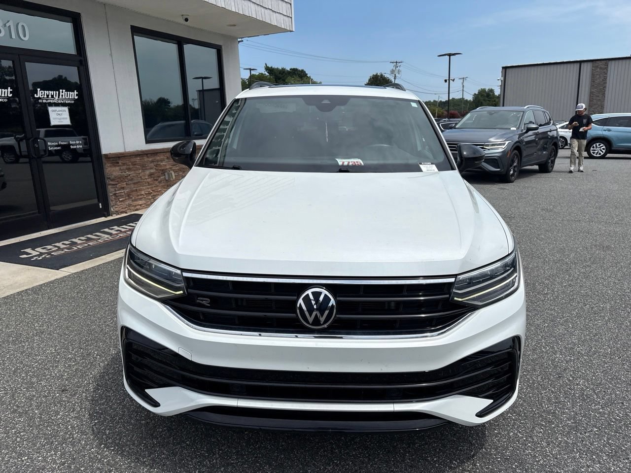 Used 2023 Volkswagen Tiguan SE R-Line FWD image 12