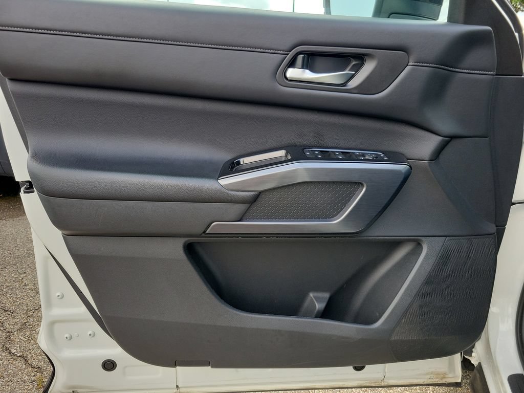 Used 2023 Nissan Pathfinder SL AWD/4WD image 20