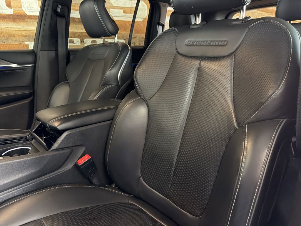 Used 2022 Jeep Grand Cherokee Overland w/ Luxury Tech Group IV image 3