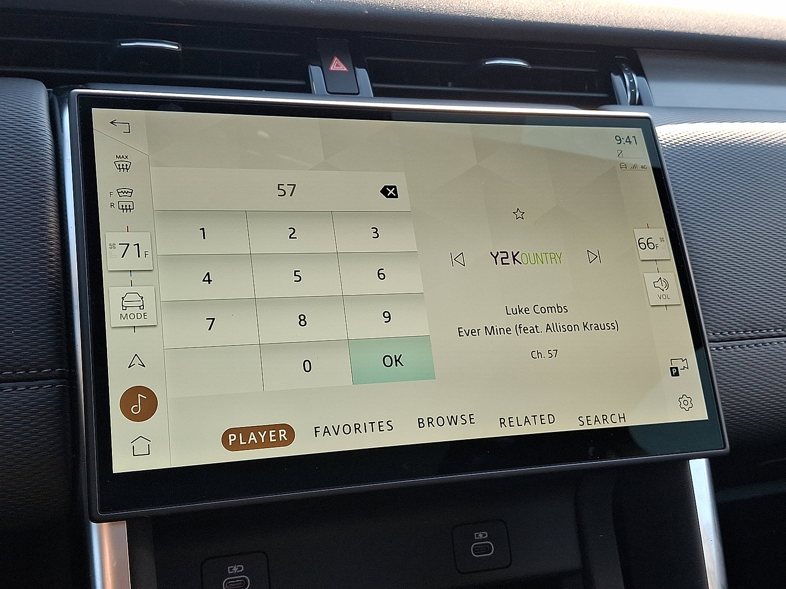 Used 2025 Land Rover Discovery Sport Dynamic SE image 10