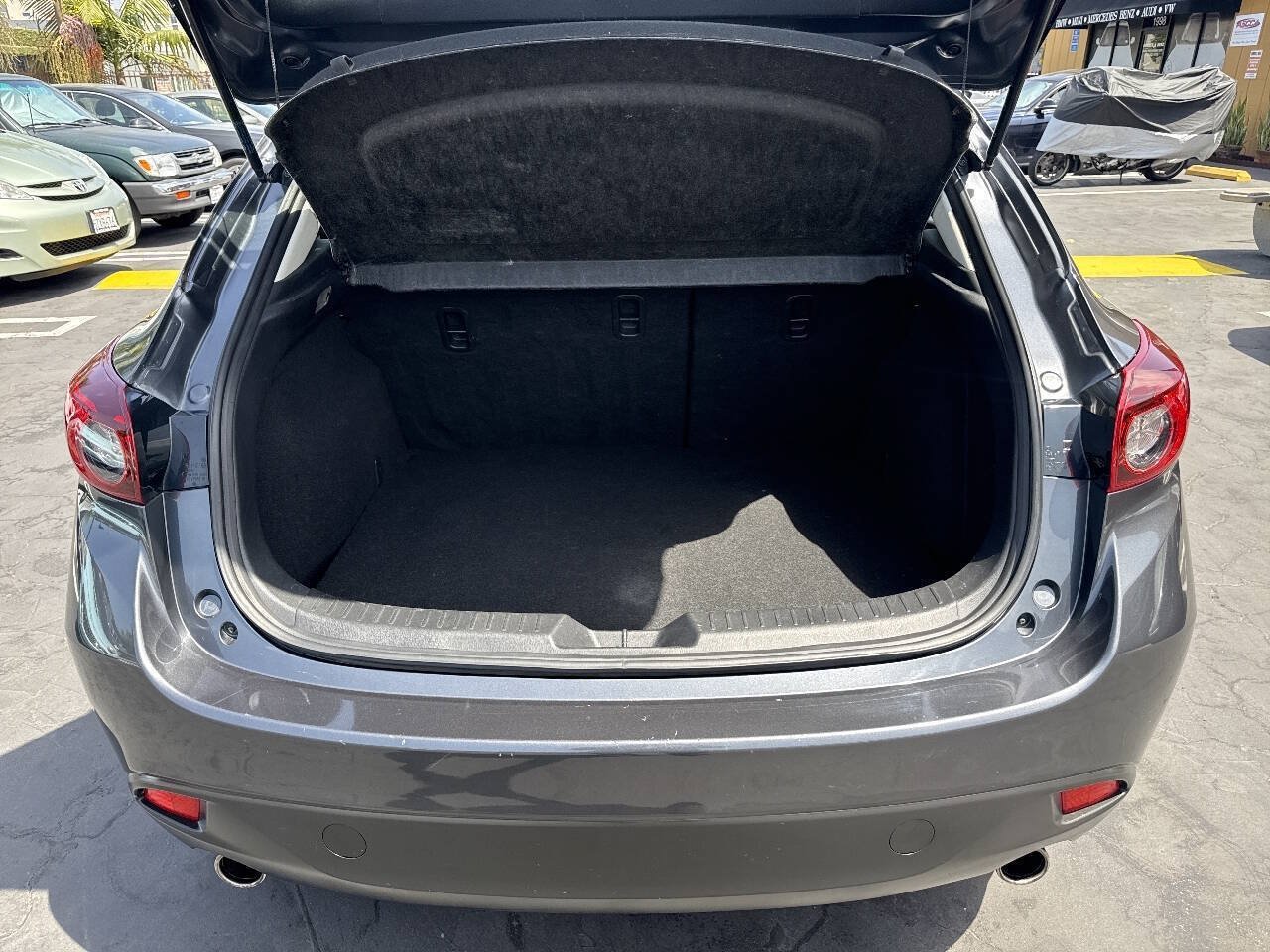 Used 2014 MAZDA MAZDA3 i Touring FWD image 25